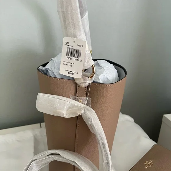 Coach Small Town Bucket Bag And Matching Wristlet - Picture 5 of 13